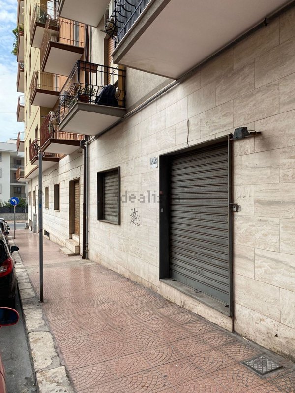 locale commerciale in vendita a Taranto in zona Borgo