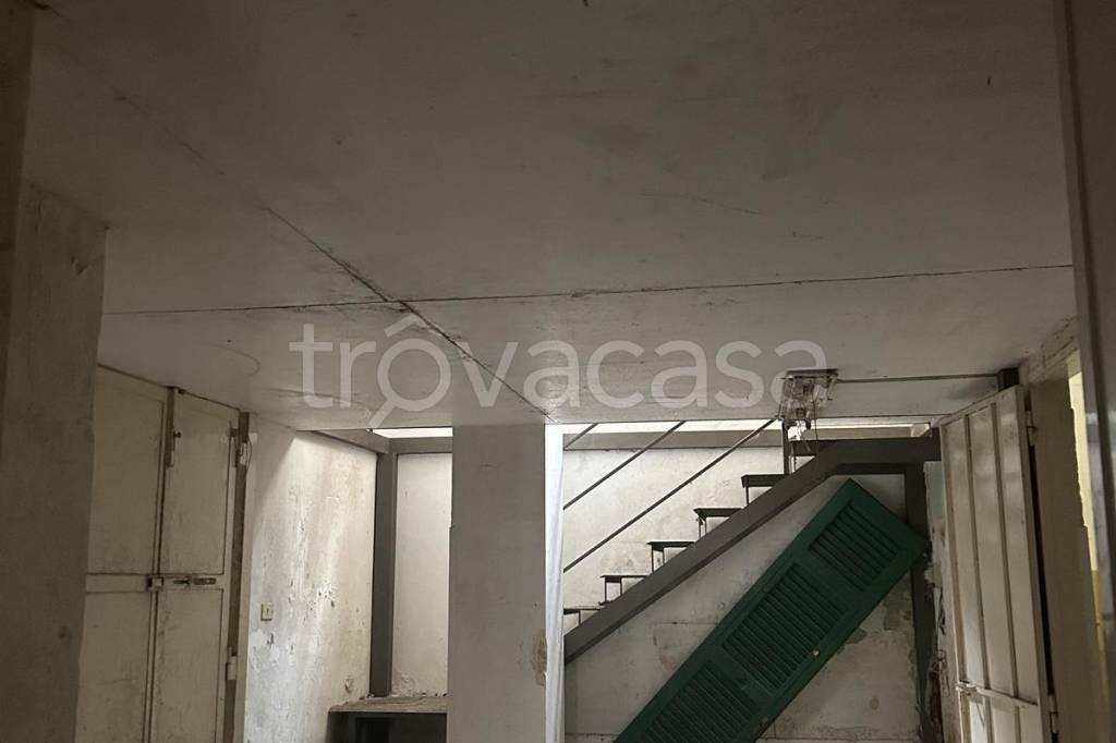 trivano in vendita a Taranto in zona Tre Carrare-Battisti