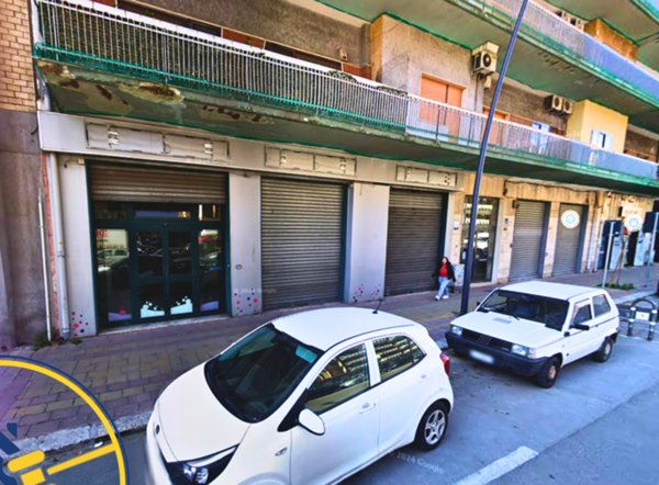 negozio in vendita a Taranto in zona Tre Carrare-Battisti