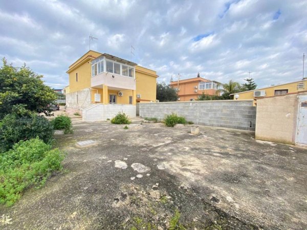 casa indipendente in vendita a Taranto in zona Solito-Corvisea