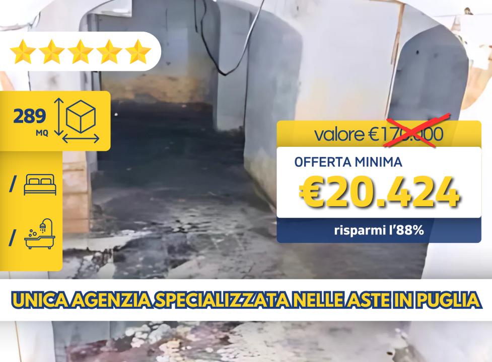 locale commerciale in vendita a Taranto in zona Borgo