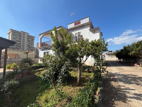 casa indipendente in vendita a Taranto in zona Solito-Corvisea