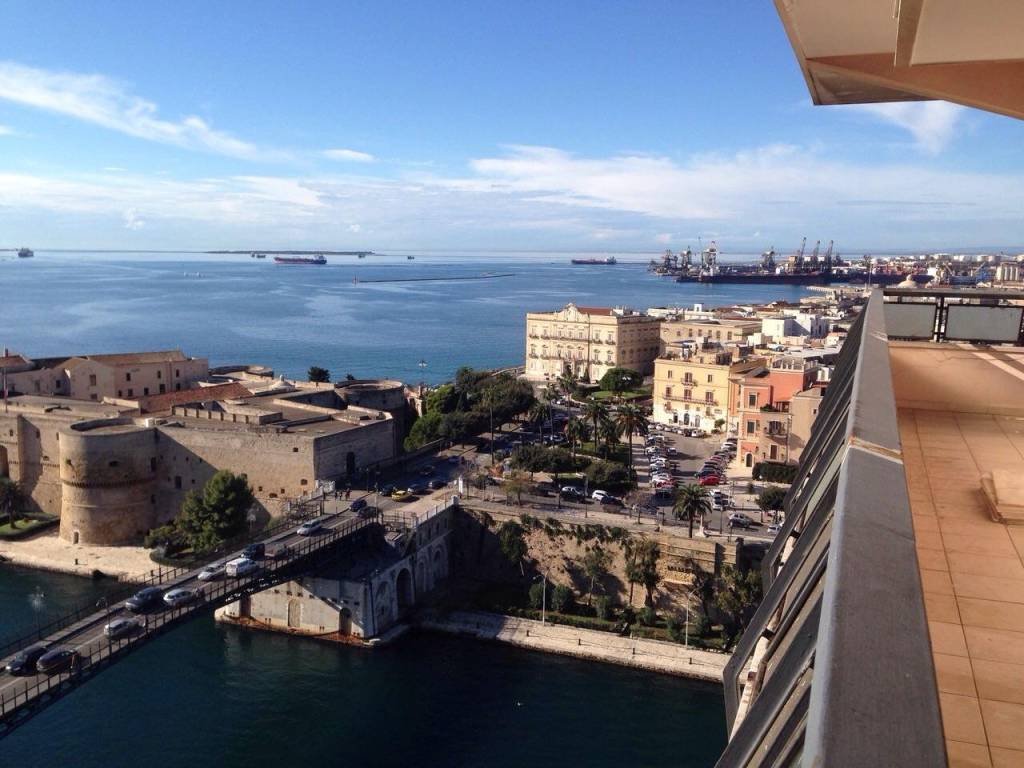 appartamento in vendita a Taranto in zona Borgo