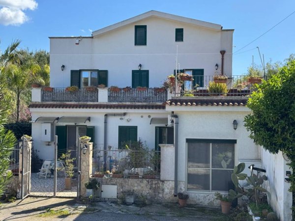 casa indipendente in vendita a Taranto in zona Solito-Corvisea