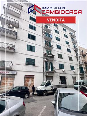 locale commerciale in vendita a Taranto in zona Borgo