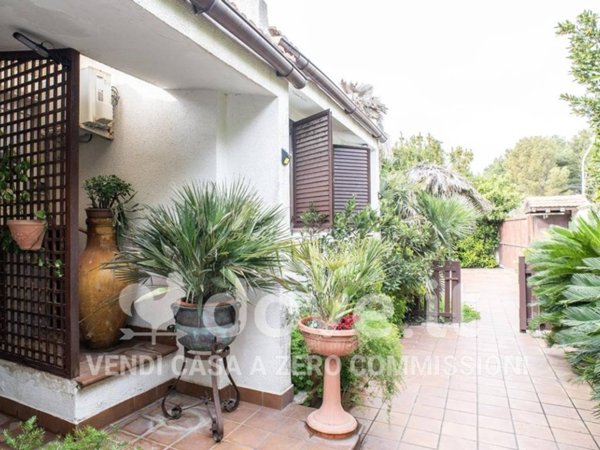 casa indipendente in vendita a Taranto in zona Solito-Corvisea