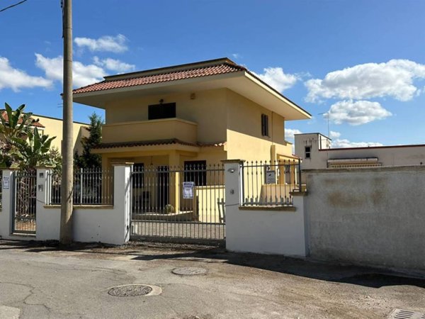 casa indipendente in vendita a Taranto in zona Solito-Corvisea