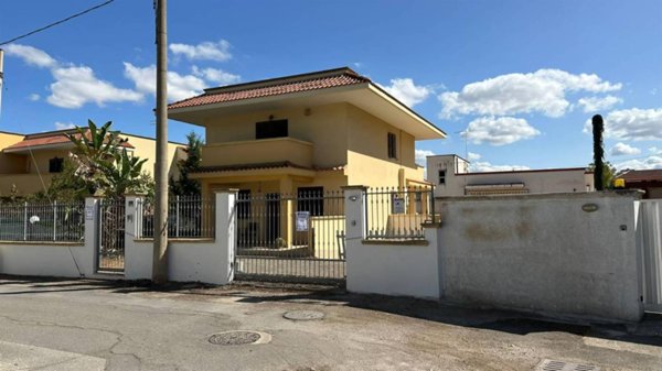 casa indipendente in vendita a Taranto in zona Solito-Corvisea