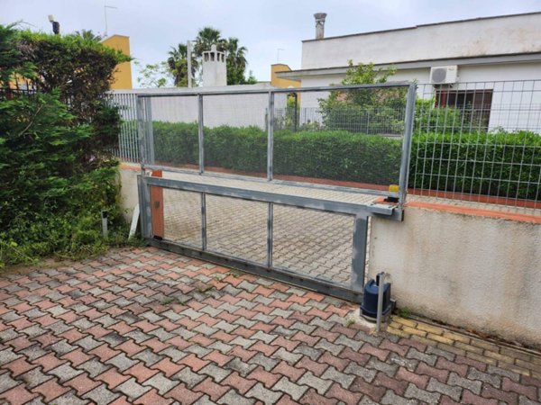 casa indipendente in vendita a Taranto in zona Solito-Corvisea