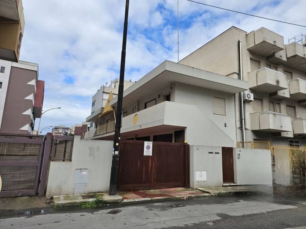 ufficio in vendita a Taranto in zona Tre Carrare-Battisti