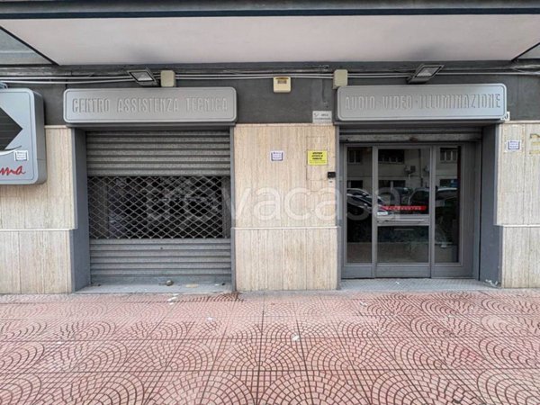 negozio in vendita a Taranto in zona Italia-Montegranaro