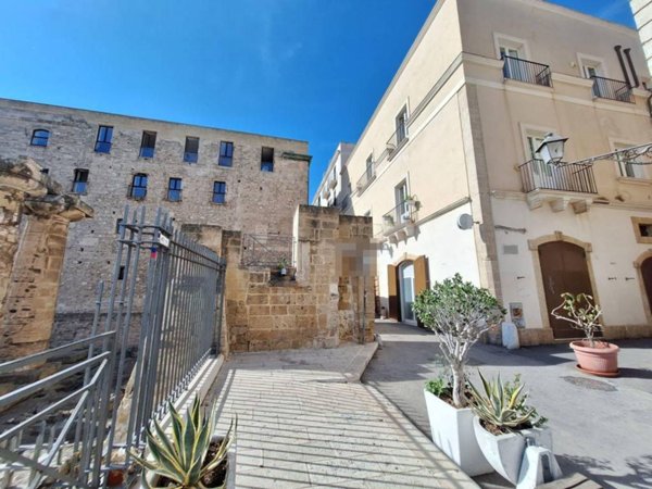 negozio in vendita a Taranto in zona Borgo Antico