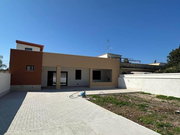 casa indipendente in vendita a Taranto in zona Solito-Corvisea