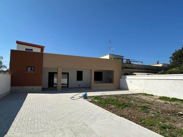 casa indipendente in vendita a Taranto in zona Solito-Corvisea