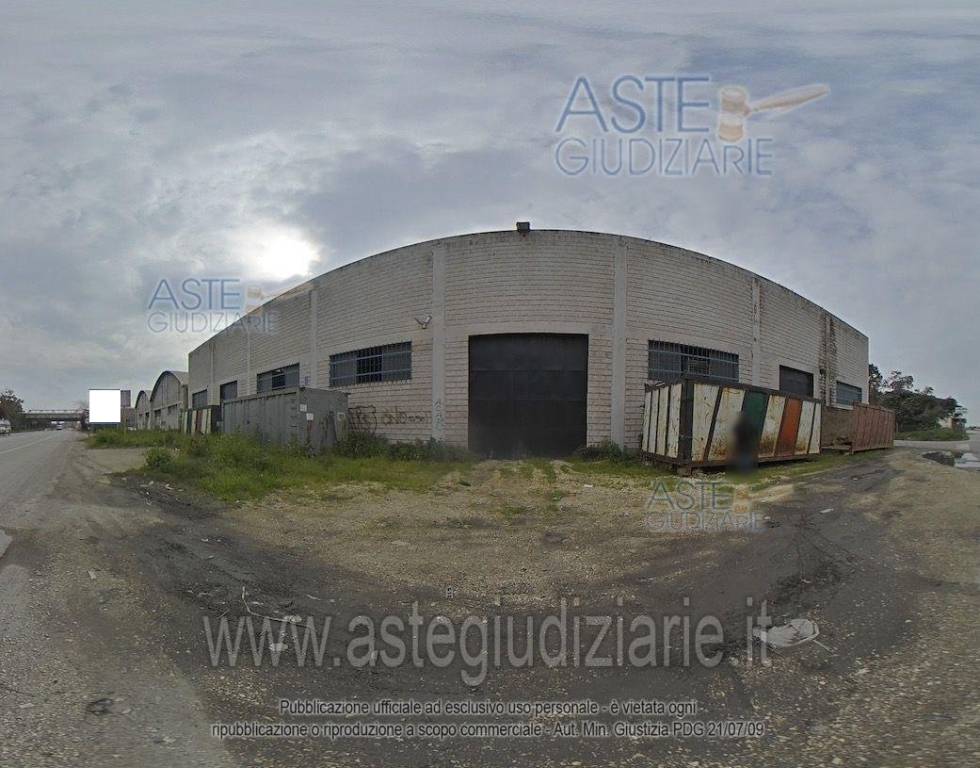 locale commerciale in vendita a Taranto in zona Tamburi-Croce