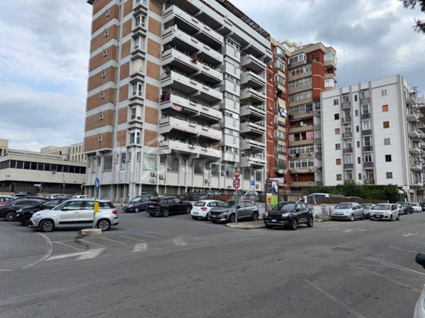 ufficio in vendita a Taranto in zona Italia-Montegranaro