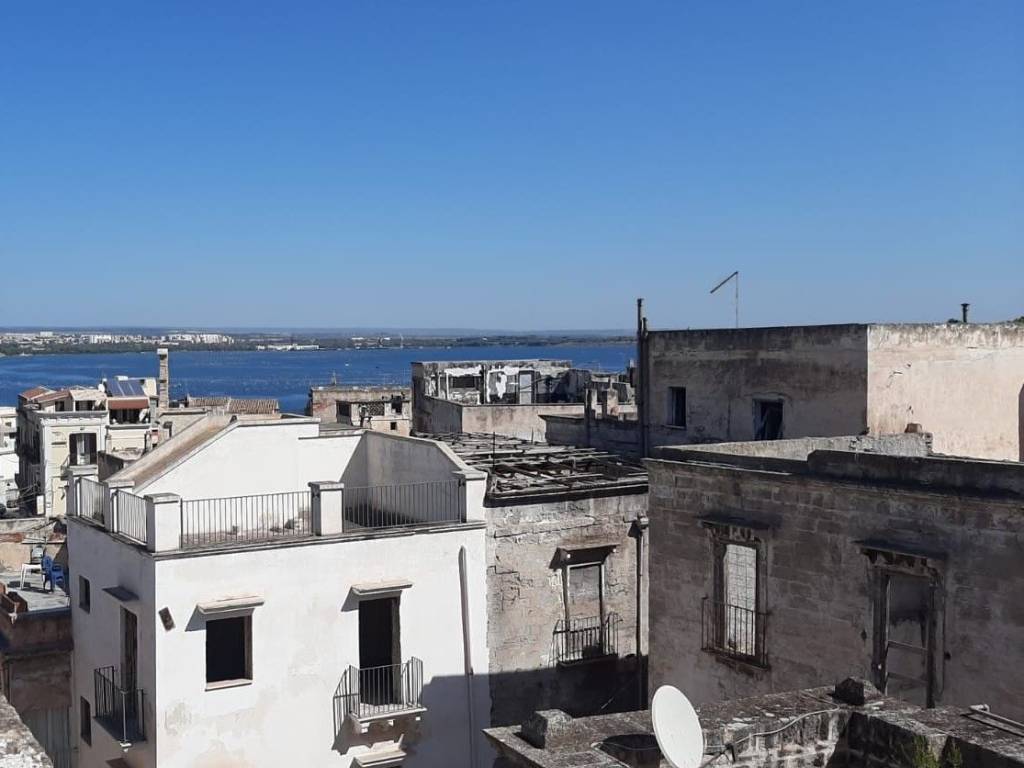 intera palazzina in vendita a Taranto in zona Borgo Antico