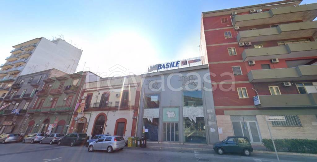 negozio in vendita a Taranto in zona Tamburi-Croce