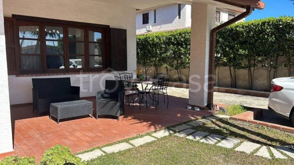 casa indipendente in vendita a Taranto in zona Carelli