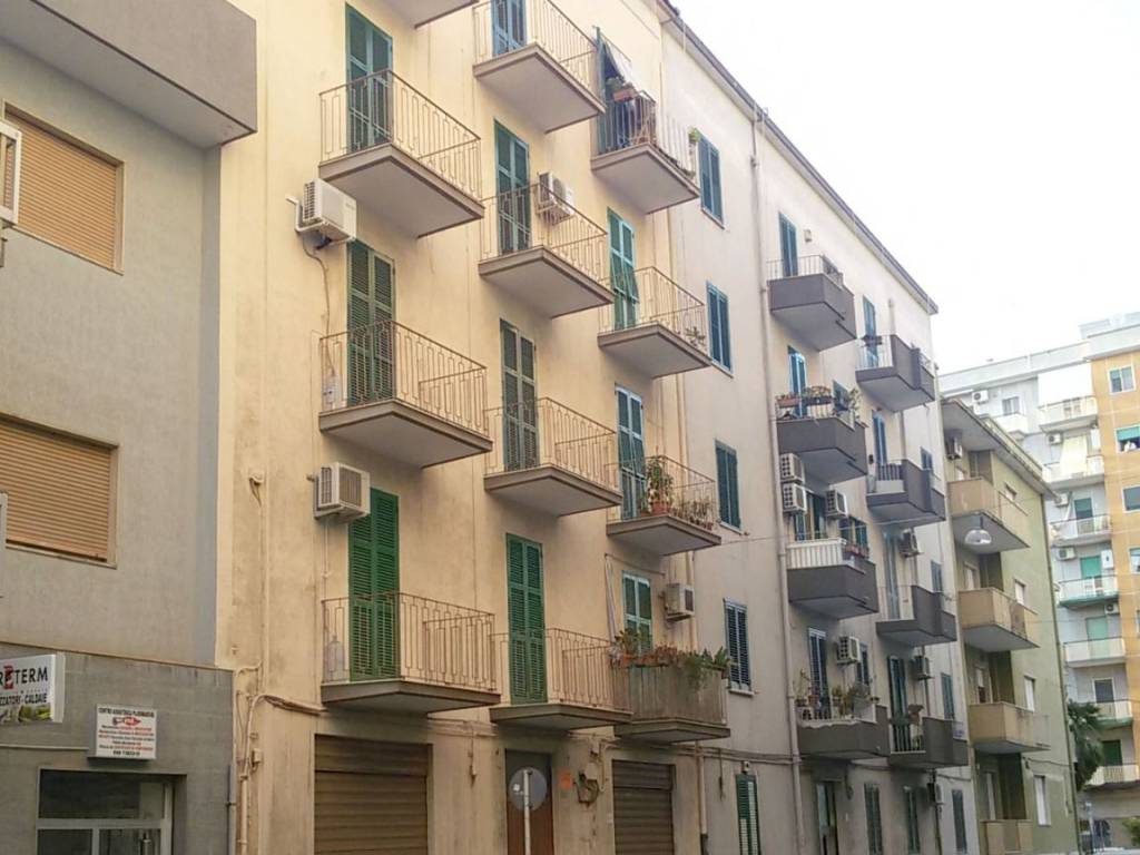 intera palazzina in vendita a Taranto in zona Italia-Montegranaro