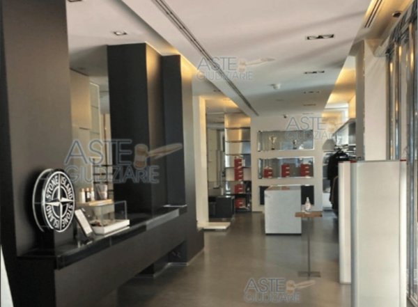 locale commerciale in vendita a Taranto in zona Borgo