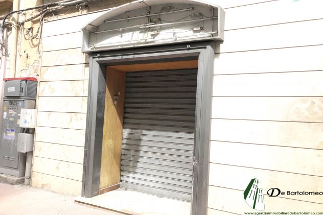 locale commerciale in vendita a Taranto in zona Borgo