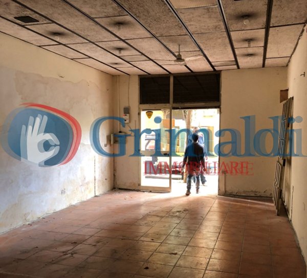 locale commerciale in vendita a Taranto in zona Borgo