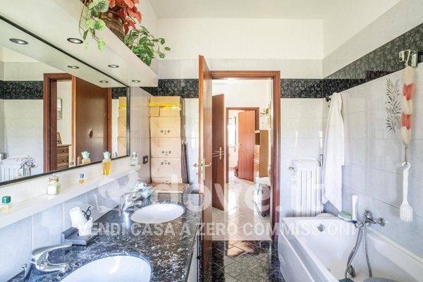casa indipendente in vendita a Taranto in zona Solito-Corvisea