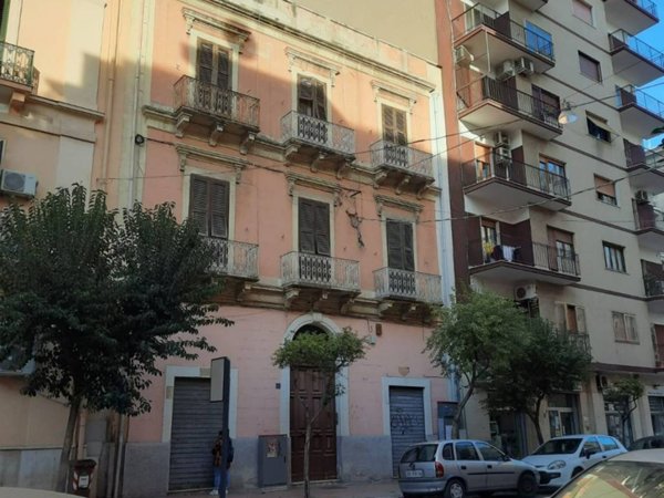 intera palazzina in vendita a Taranto in zona Italia-Montegranaro
