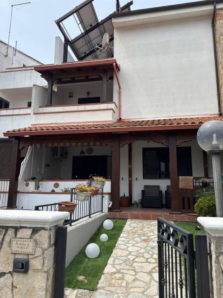 casa indipendente in vendita a Taranto in zona Solito-Corvisea