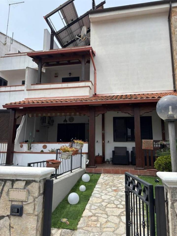 casa indipendente in vendita a Taranto in zona Solito-Corvisea