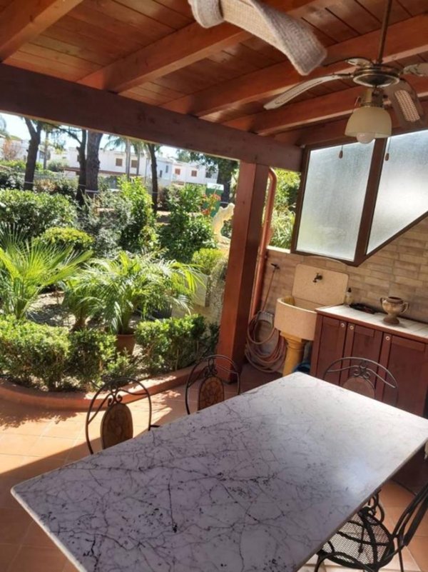 casa indipendente in vendita a Taranto in zona Solito-Corvisea
