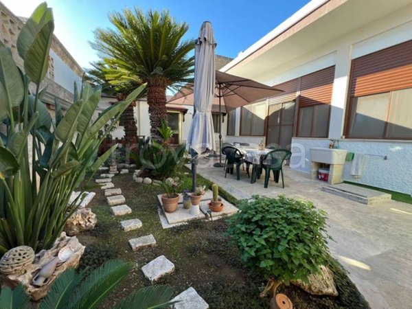 casa indipendente in vendita a Taranto in zona Talsano