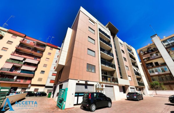 appartamento in vendita a Taranto in zona Tre Carrare-Battisti