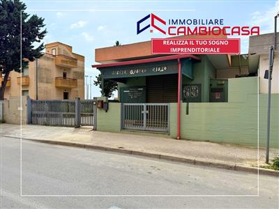 locale commerciale in vendita a Taranto in zona Talsano