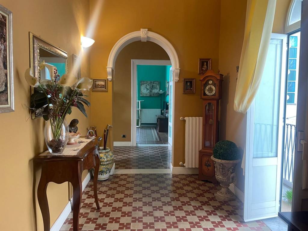 appartamento in vendita a Taranto in zona Borgo Antico