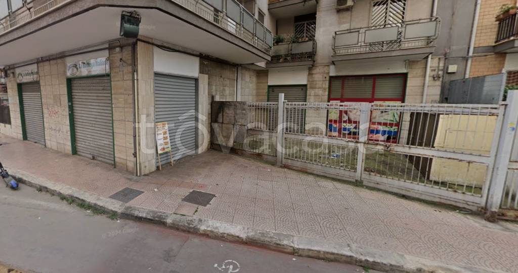 negozio in vendita a Taranto in zona Italia-Montegranaro