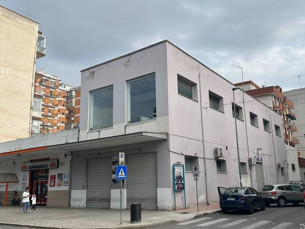 negozio in vendita a Taranto in zona Tre Carrare-Battisti