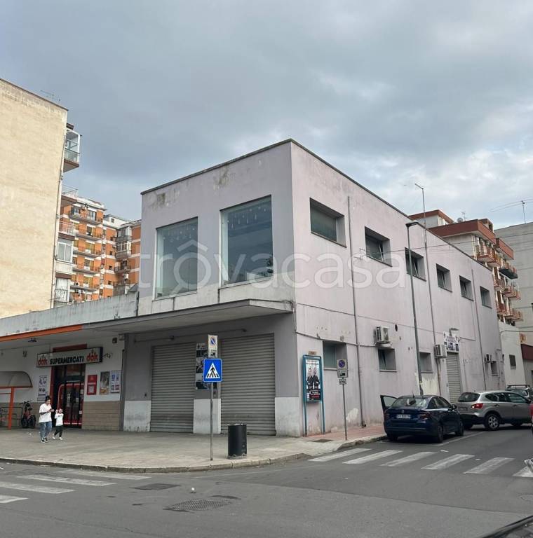 negozio in vendita a Taranto in zona Tre Carrare-Battisti