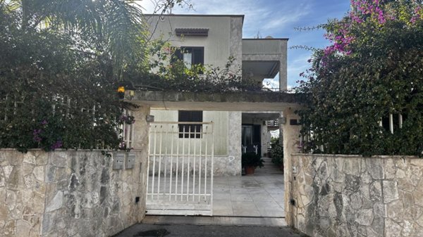 casa indipendente in vendita a Taranto in zona Solito-Corvisea