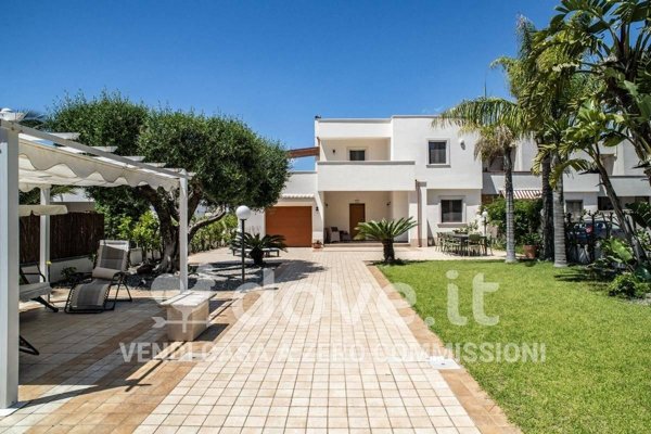 casa indipendente in vendita a Taranto in zona Solito-Corvisea