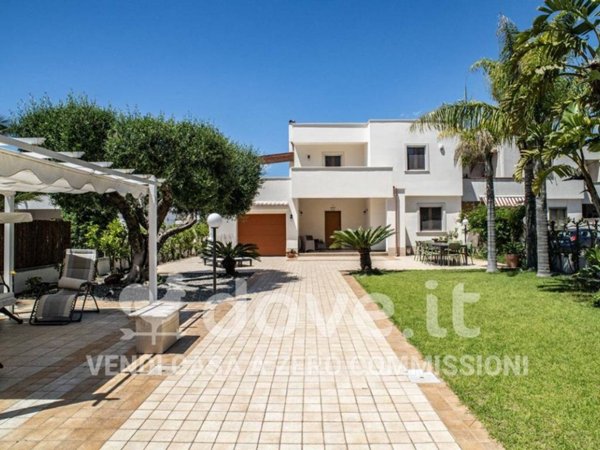 casa indipendente in vendita a Taranto in zona Solito-Corvisea
