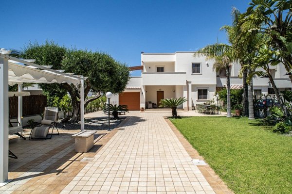 casa indipendente in vendita a Taranto in zona Solito-Corvisea