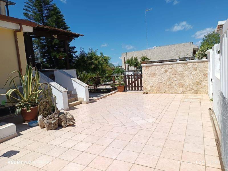 casa indipendente in vendita a Taranto in zona Solito-Corvisea