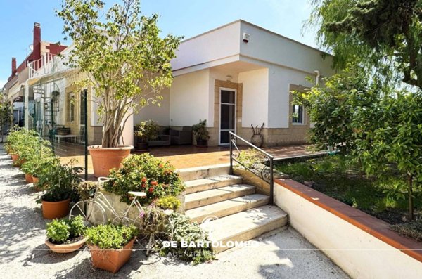 casa indipendente in vendita a Taranto in zona Solito-Corvisea