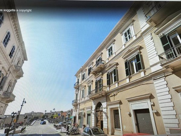 negozio in vendita a Taranto in zona Borgo Antico
