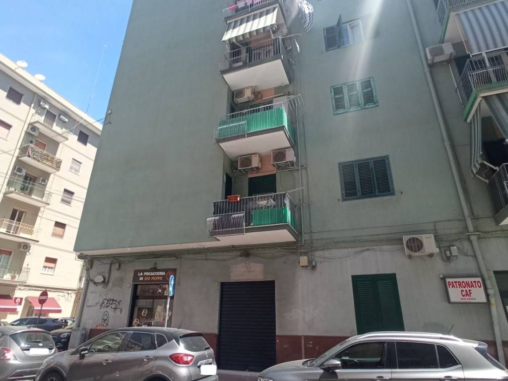 negozio in vendita a Taranto in zona Italia-Montegranaro