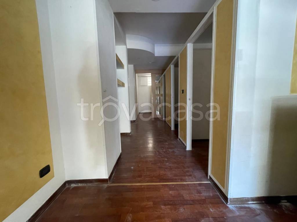 negozio in vendita a Taranto in zona Italia-Montegranaro