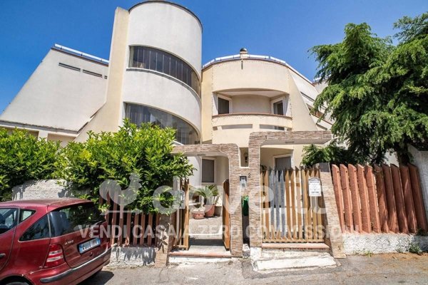 casa indipendente in vendita a Taranto in zona Solito-Corvisea