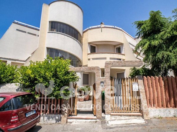 casa indipendente in vendita a Taranto in zona Solito-Corvisea